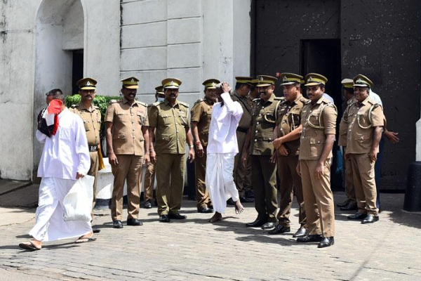 நூற்றுக்கணக்கான சிறைக் கைதிகளுக்கு வெசாக் பண்டிகையை முன்னிட்டு பொது மன்னிப்பு