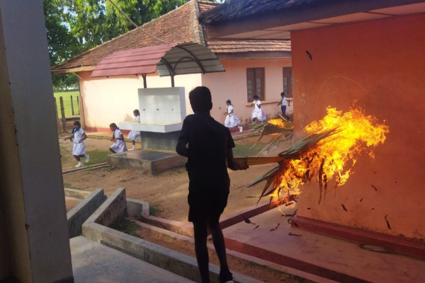 முல்லைத்தீவு பாடசாலையில் தலை தெறிக்க ஓடிய ஆசிரியர்கள் , மாணவர்கள்!