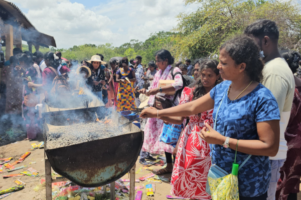 பாம்பு வழிகாட்டி அந்தோனியார் ...இலங்கையில் இப்படி ஒரு ஆலயமா? கடலென குவிந்த பக்தர்கள்!