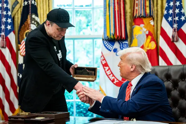 ஜனாதிபதி பதவியில் இருந்து டிரம்பை நீக்க வேண்டும்