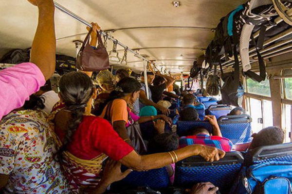 பஸ்ஸில் மாணவி மீது பாலியல் சேட்டையில் ஈடுபட்ட இராணுவ சிப்பாய்