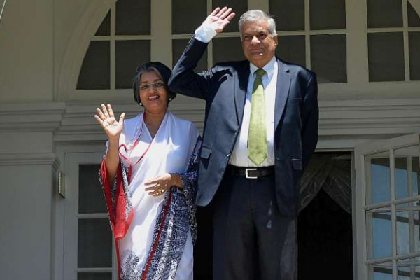 மனைவியின் பட்டமளிப்பு விழாவிற்கு சென்று சர்ச்சையில் சிக்கிய முன்னாள் ஜனாதிபதி ரணில்