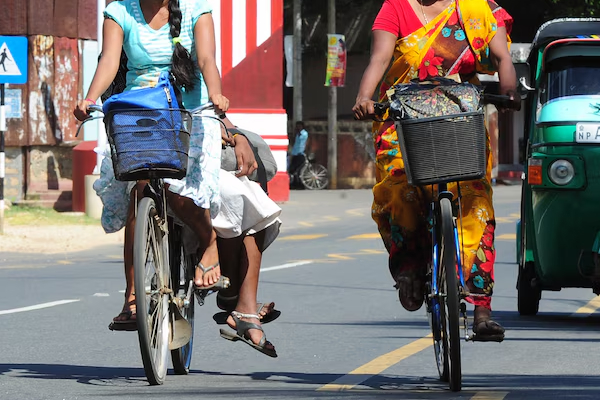 யாழ்ப்பாணத்தில் பட்டப்பகலில் ஆசிரியைக்கு காத்திருந்த அதிர்ச்சி!