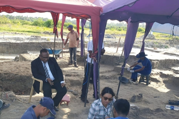 அதிர்ச்சியளிக்கும் செம்மணி புதைகுழி ; பின்னிப்பினைந்த நான்கு எலும்பு கூட்டு தொகுதி மீட்பு