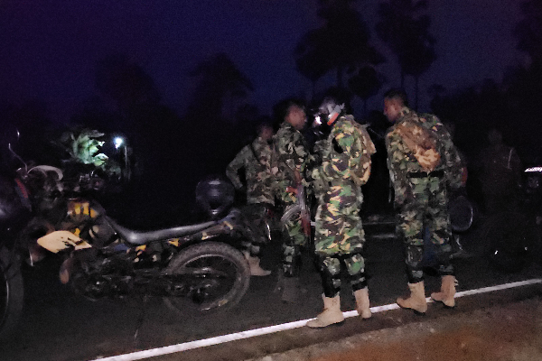 யாழில் இரு குழுக்களுக்கிடையிலான மோதல்; அதிரடியாக களமிறங்கிய ராணுவ படை