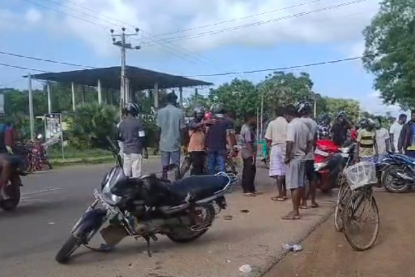 யாழில் அதிர்ச்சி சம்பவம் ; மோட்டார் சைக்கிளில் பயணித்த நபருக்கு நடந்தேறிய கொடூரம்