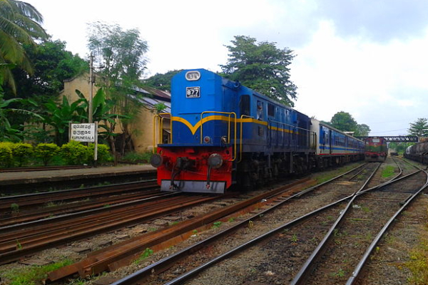 ரயில் தண்டவாளத்தில் கைபேசியால் பறிபோன உயிர்; தமிழர் பகுதியில் துயரம்