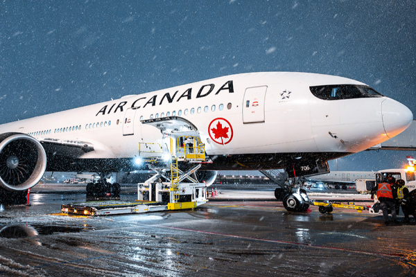 ஏர் கனடா விமான சேவை திடீர் ரத்து: பாதிப்பில் 130,000 பயணிகள்! பணியாளர்களின் கோரிக்கை என்ன?