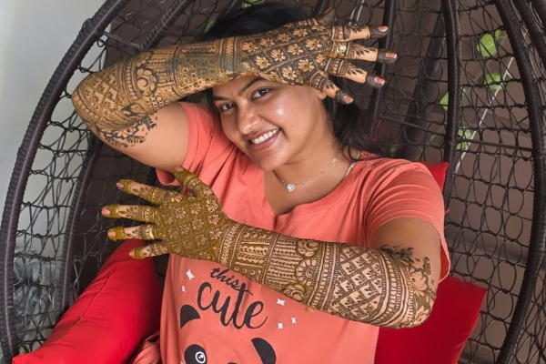 பிக் பாஸ் ரச்சிதா வீட்டில் விசேஷம்.. மருதாணி போட்டோக்களை வெளியிட்ட நடிகை