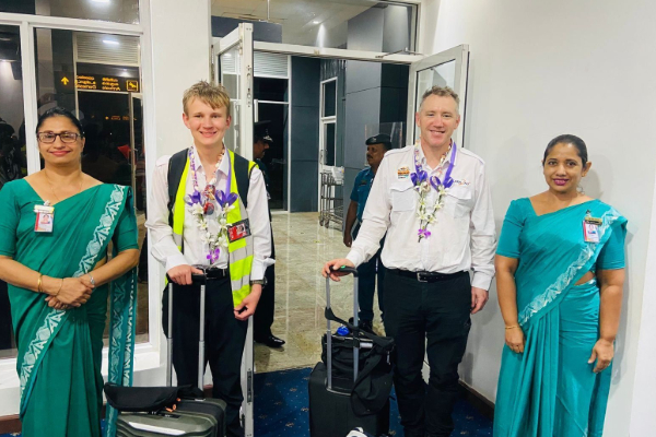 15 வயதில் உலகை சுற்றும் இளம் விமானி; இலங்கைக்கு வருகை!