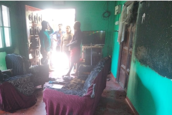 நல்லூர் கந்தன் தேருக்கு சென்றவர்களின் வீட்டில் அரங்கேறிய சம்பவத்தால் அதிர்ச்சி !