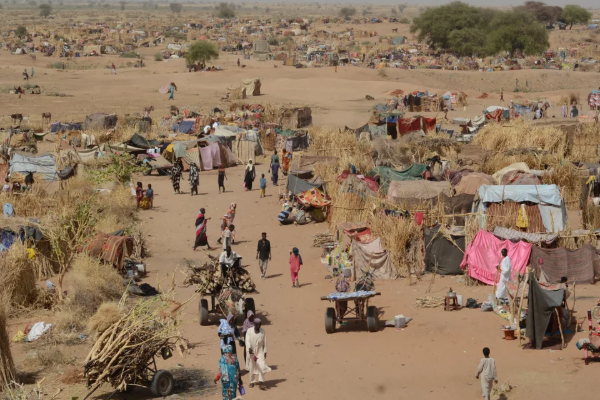 நிலச்சரிவில் கிராமமே தரமட்டம் ; 1000 பேர் பலி...ஒருவர் மட்டும் உயிர் பிழைத்த அதிசயம்