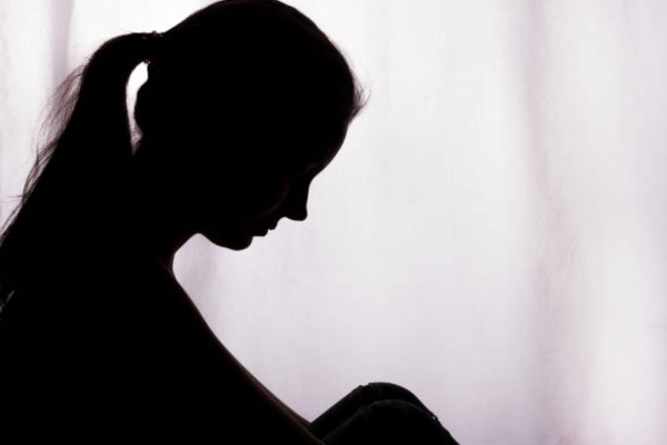 சிகிச்சைக்கு வந்த இளம்பெண் மீது பாலியல் பலாத்காரம் ; வைத்தியசாலைக்குள் அரங்கேறிய சம்பவம்