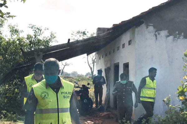 தூங்கிகொண்டிருந்த கணவனுக்கு மனைவி கொடுத்த அதிர்ச்சி வைத்தியம் ; தகாத உறவால் விபரீதம்