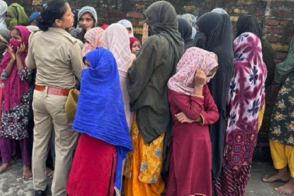 மதரசா கழிவறைக்குள் பூட்டப்பட்டிருந்த 40 சிறுமிகள்; அதிகாரிகள் அதிர்ச்சி