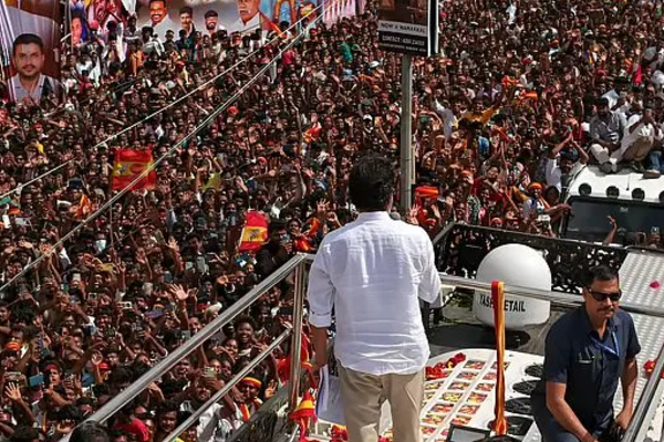 நடிகர் விஜய்யின் கூட்டம் தொடர்பில் அம்பலமாகும் தகவல்கள் ; திருமண நிச்சயமான ஜோடியின் வாழ்க்கையை பறித்த நெரிசல்