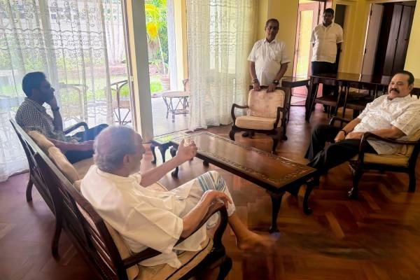 திடீரென தனது நெருங்கிய நண்பரை சந்தித்த மகிந்த! வெளிவரும் பல அரசியல் இரகசியங்கள்