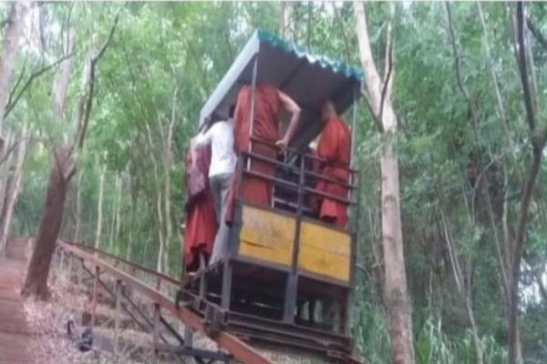 கேபிள் கார் விபத்தில் 7 பௌத்த பிக்குகள் பலி