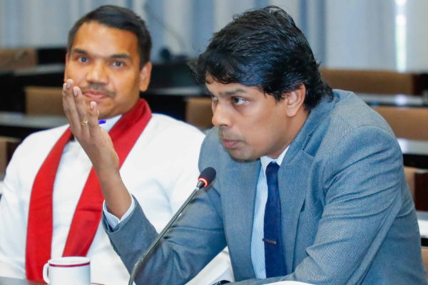 நாமலின் குட்டிநாய் அர்ச்சுனா எம்பி!