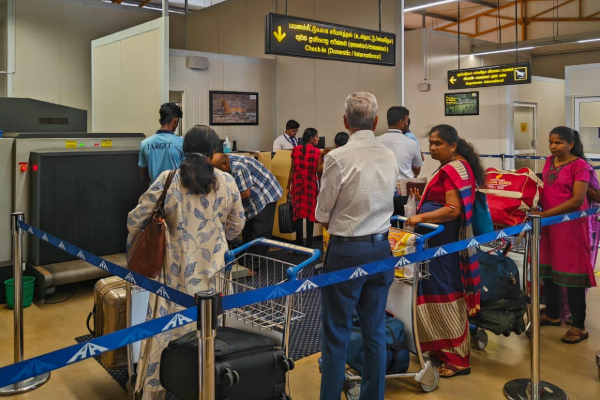 திருமணத்திற்கு இந்தியா செல்ல முயன்றவர் யாழ் விமான நிலையத்தில் கைது