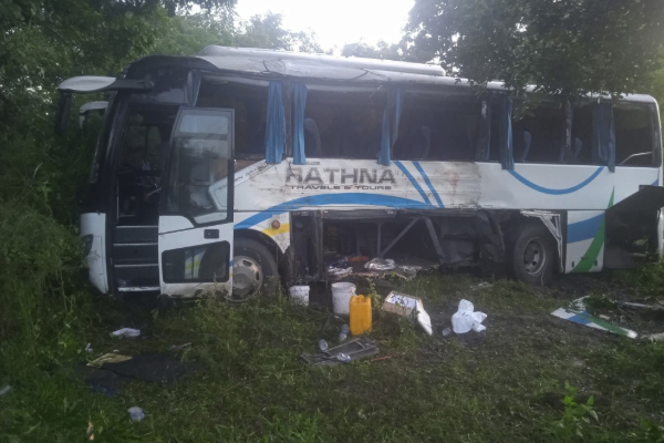 கொழும்பிலிருந்து பயணித்த தனியார் சொகுசு பேருந்து விபத்து; பயணிகள் நிலை என்ன?