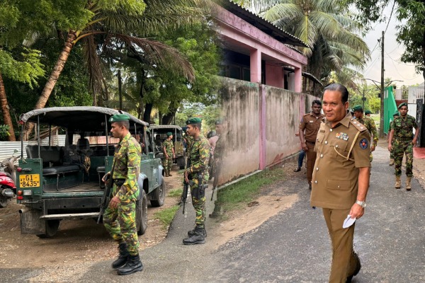 யாழில் நள்ளிரவில் சுற்றிவளைக்கப்பட்ட வீடு : பின்னணியில் முக்கிய புள்ளி