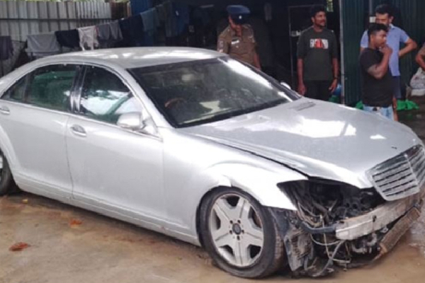 கைவிடப்பட்டிருந்த நிலையில் குண்டு துளைக்காத கார் மீட்பு