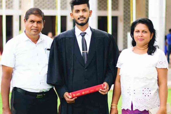 வீட்டில் மீட்கப்பட்ட போதை பொருள் ; கைதான அதிபரின் மனைவி NPP உறுப்பினர்