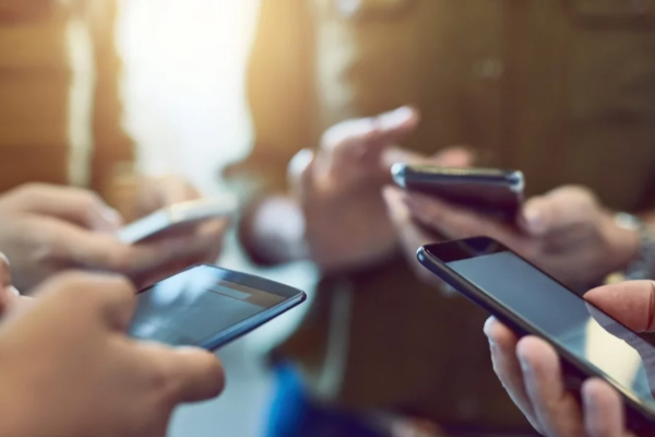 தொலைபேசி பயன்பாட்டால் அதிகரிக்கும் நீரிழிவு அபாயம் ; ஆய்வில் வெளியான அதிர்ச்சி