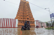 வெள்ளத்தில் மூழ்கியது யாழ் நல்லூர் கோவில்