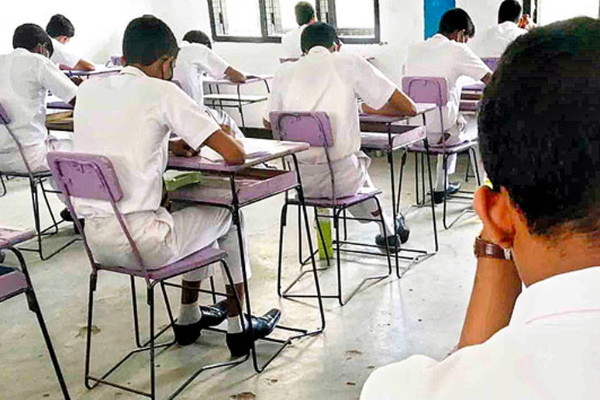 நிறுத்தப்பட்ட உயர்தரப் பரீட்சை ஜனவரி 12 ஆம் திகதி