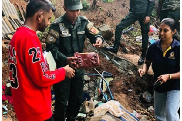 மீட்பு பணிகளின் போது 30 இலட்சம் பணம் 50 இலட்சம் நகைகள் இராணுவத்தால் மீட்பு