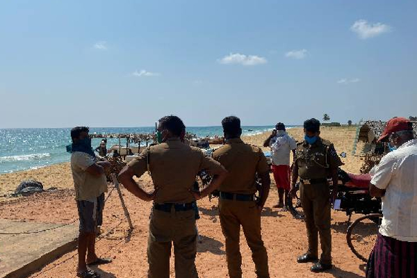 வெளிநாட்டு தம்பதிக்கு இலங்கையில் நேர்ந்த பெரும் அசம்பாவிதம்